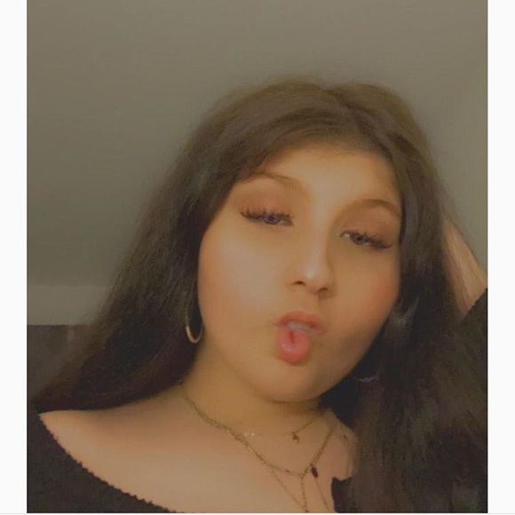 Meet your Posher, Joelle - Picture 1 of 1